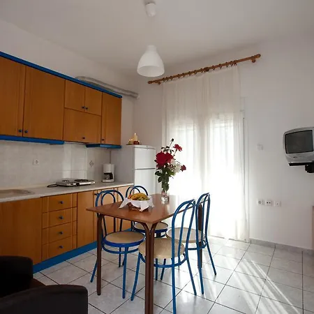 Hotel apartamentowy Yiouli Kókkinon Nerón